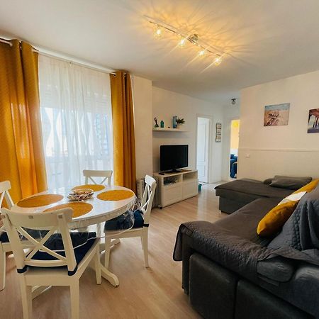 Apartamento Primera Linea De Playa Valdelagrana El Puerto de Santa Maria Bagian luar foto