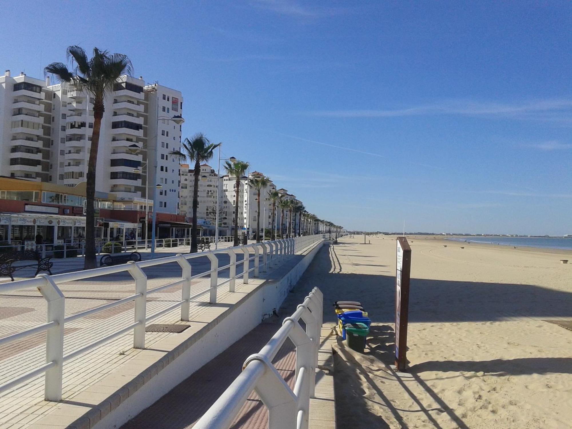 Apartamento Primera Linea De Playa Valdelagrana El Puerto de Santa Maria Bagian luar foto